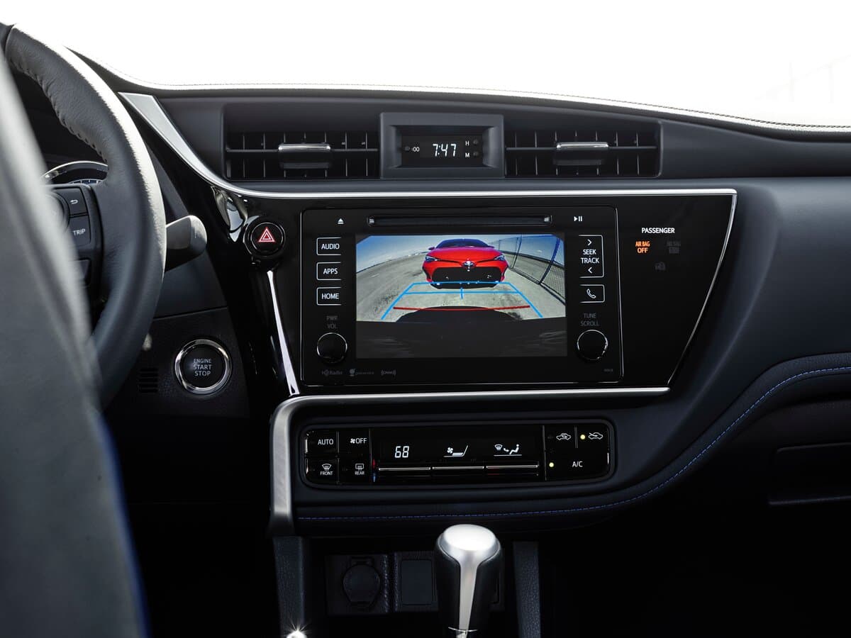 Toyota Corolla XI (E160, E170, E180) Restayling 1 — Salon, öndən