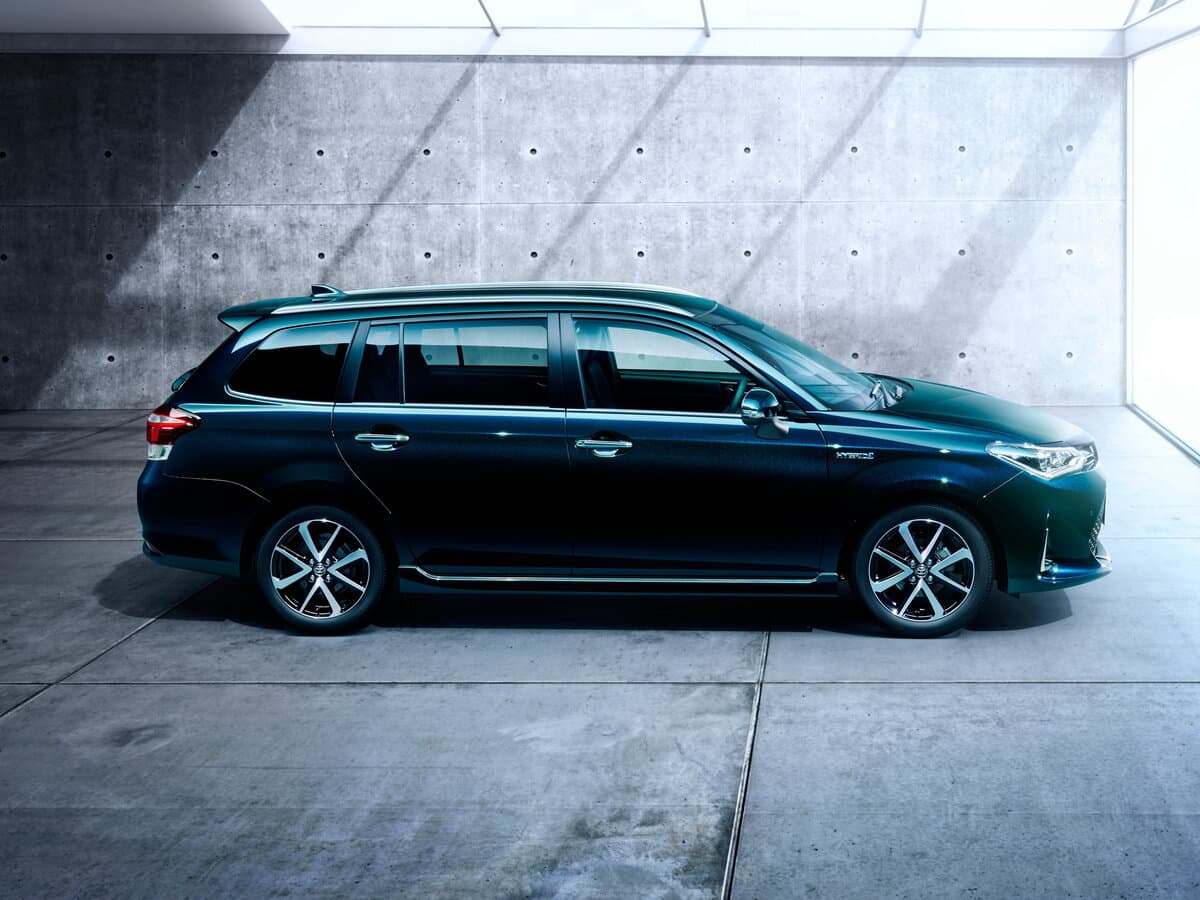 Toyota Corolla XI (E160, E170) Restayling 2 — Yandan