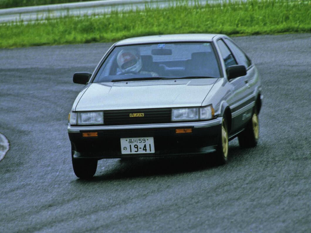 Toyota Corolla Levin IV (AE85/AE86) — Öndən