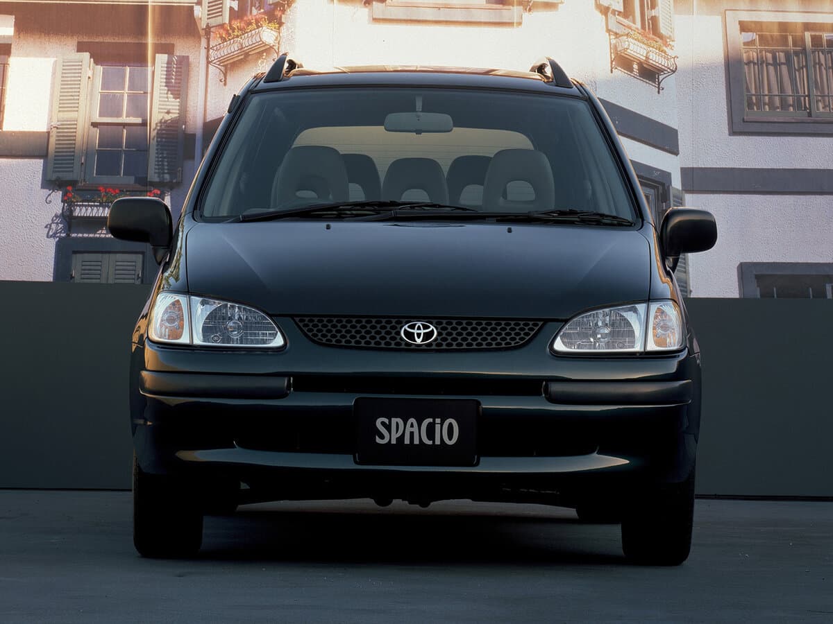 Toyota Corolla Spacio I — Öndən