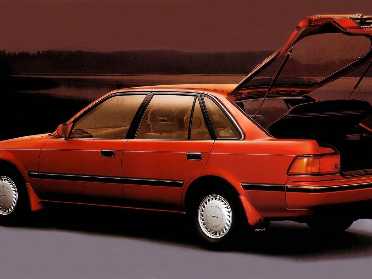 Toyota Corona VIII (T170) — 3/4 arxadan