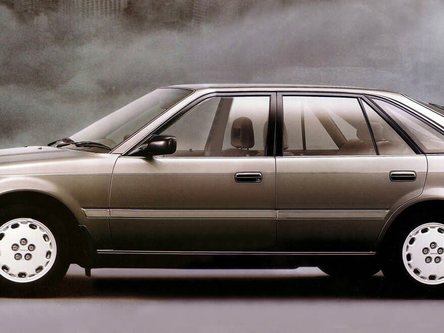 Toyota Corona VIII (T170) — Yandan
