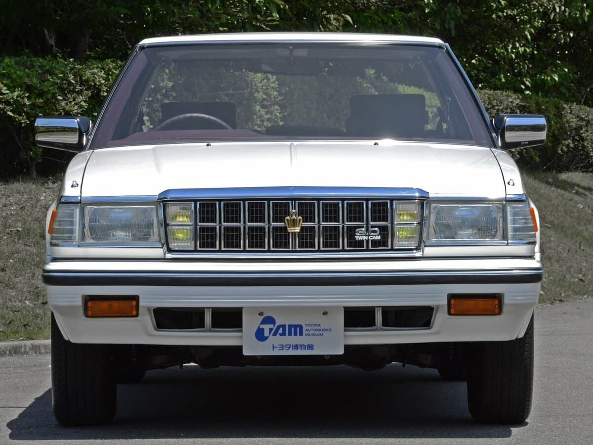 Toyota Crown VII (S120) — Öndən