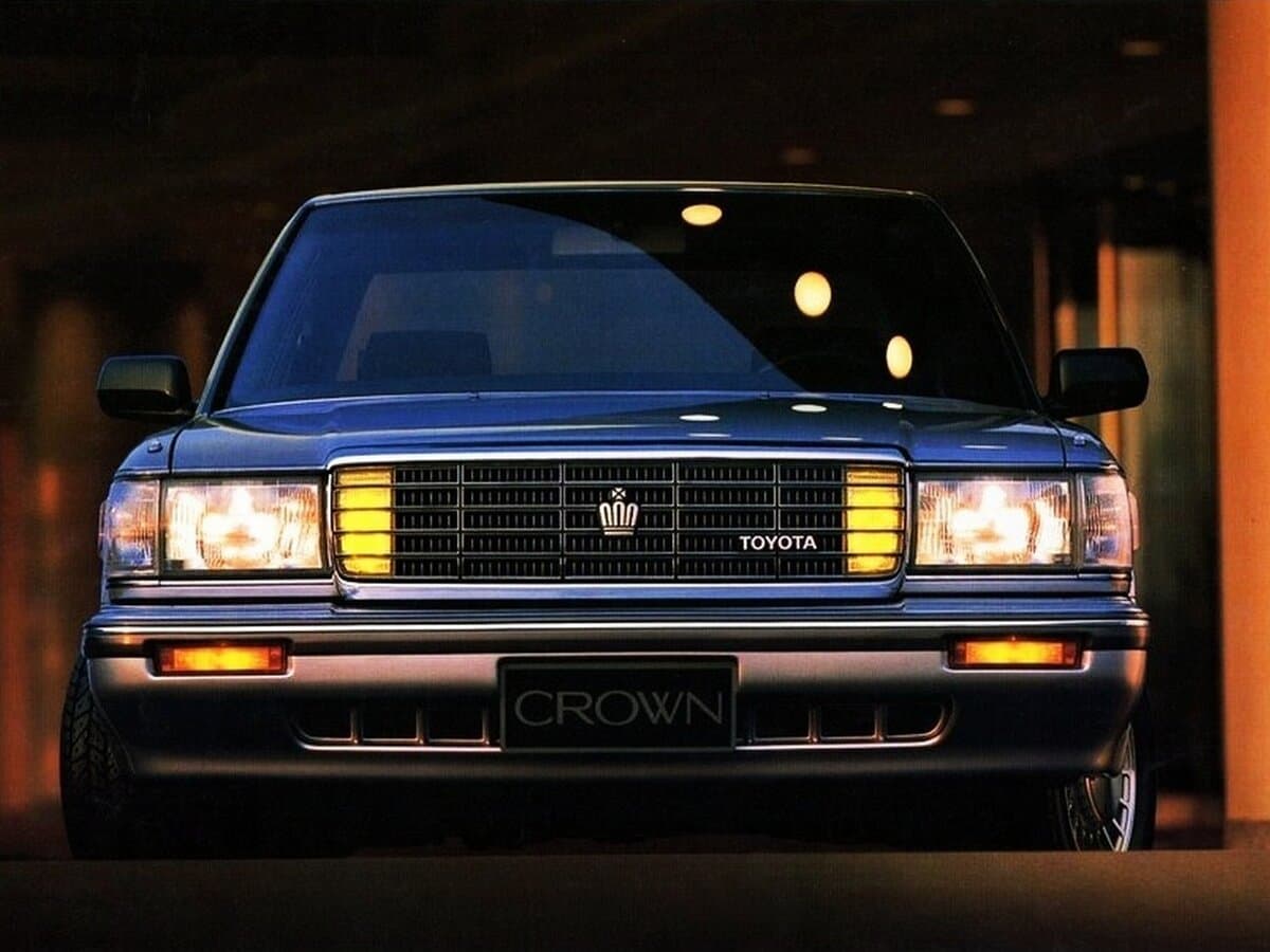 Toyota Crown VIII (S130) — Öndən