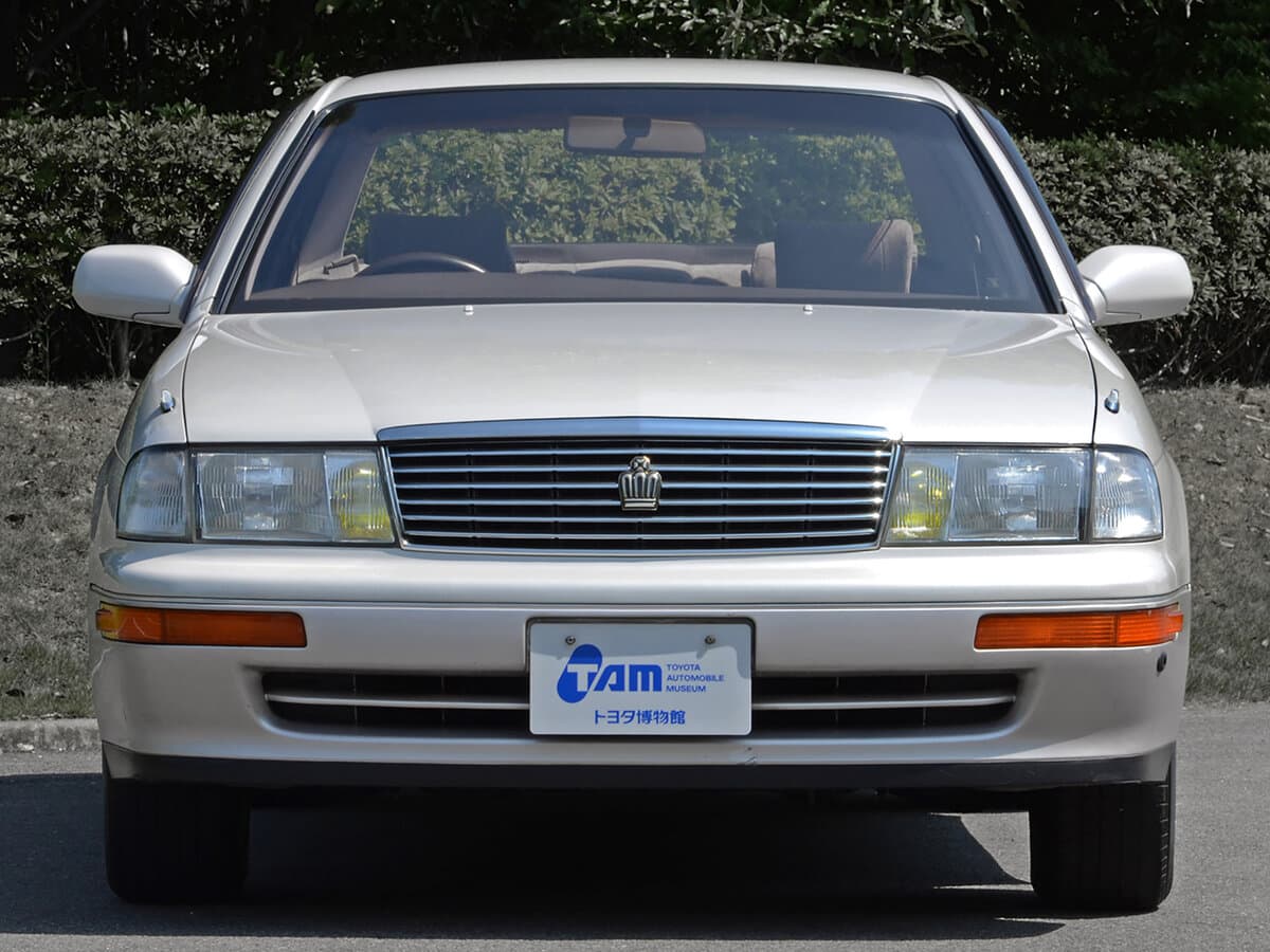 Toyota Crown IX (S140) — Öndən