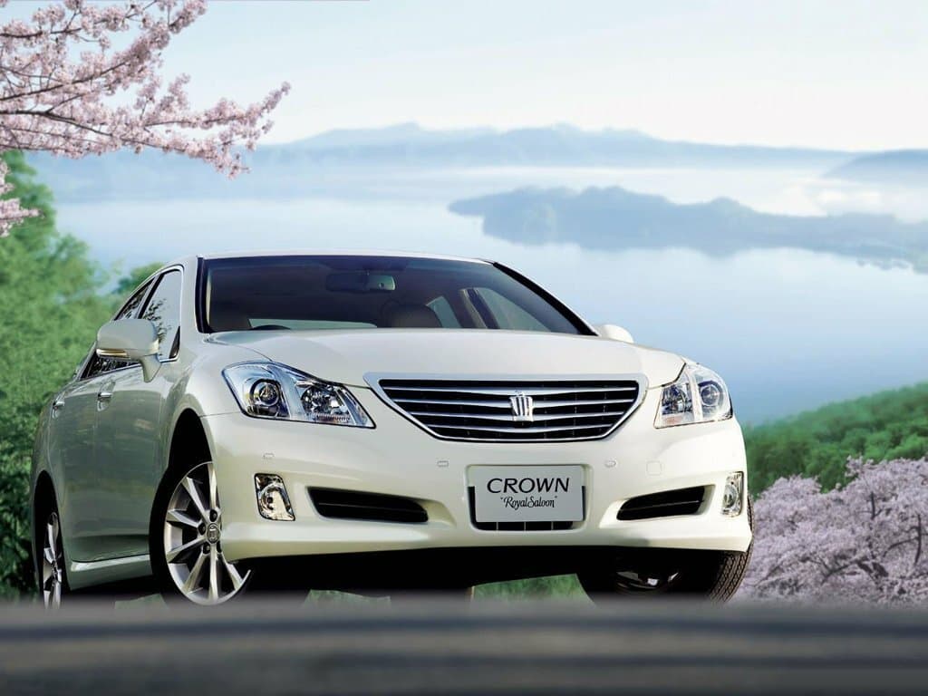 Toyota Crown XIII (S200) — Öndən