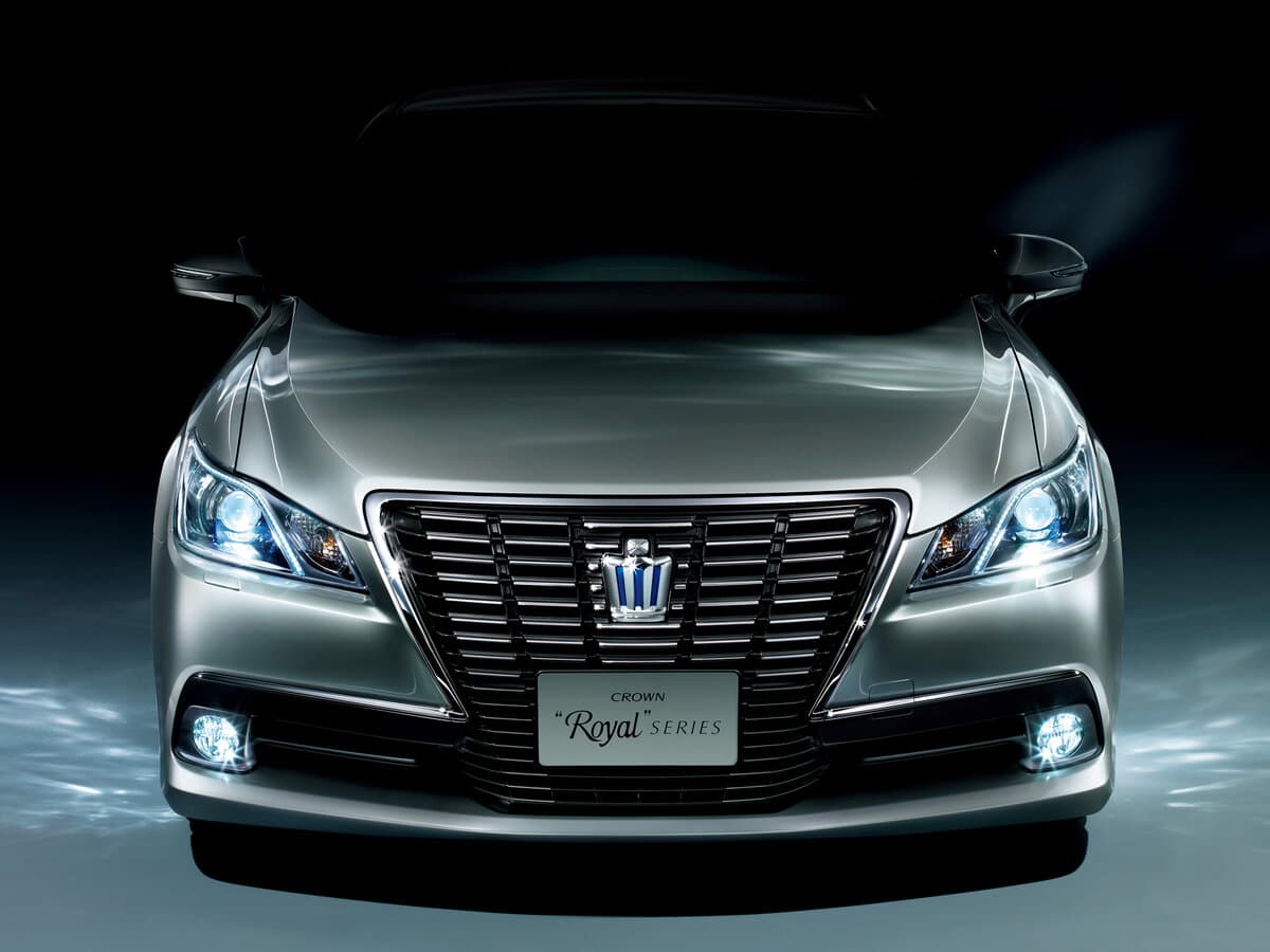 Toyota Crown XIV (S210) — Öndən