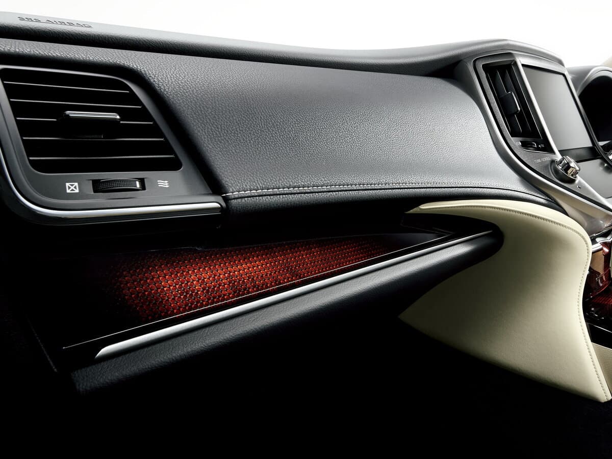 Toyota Crown XIV (S210) — Salon, arxadan