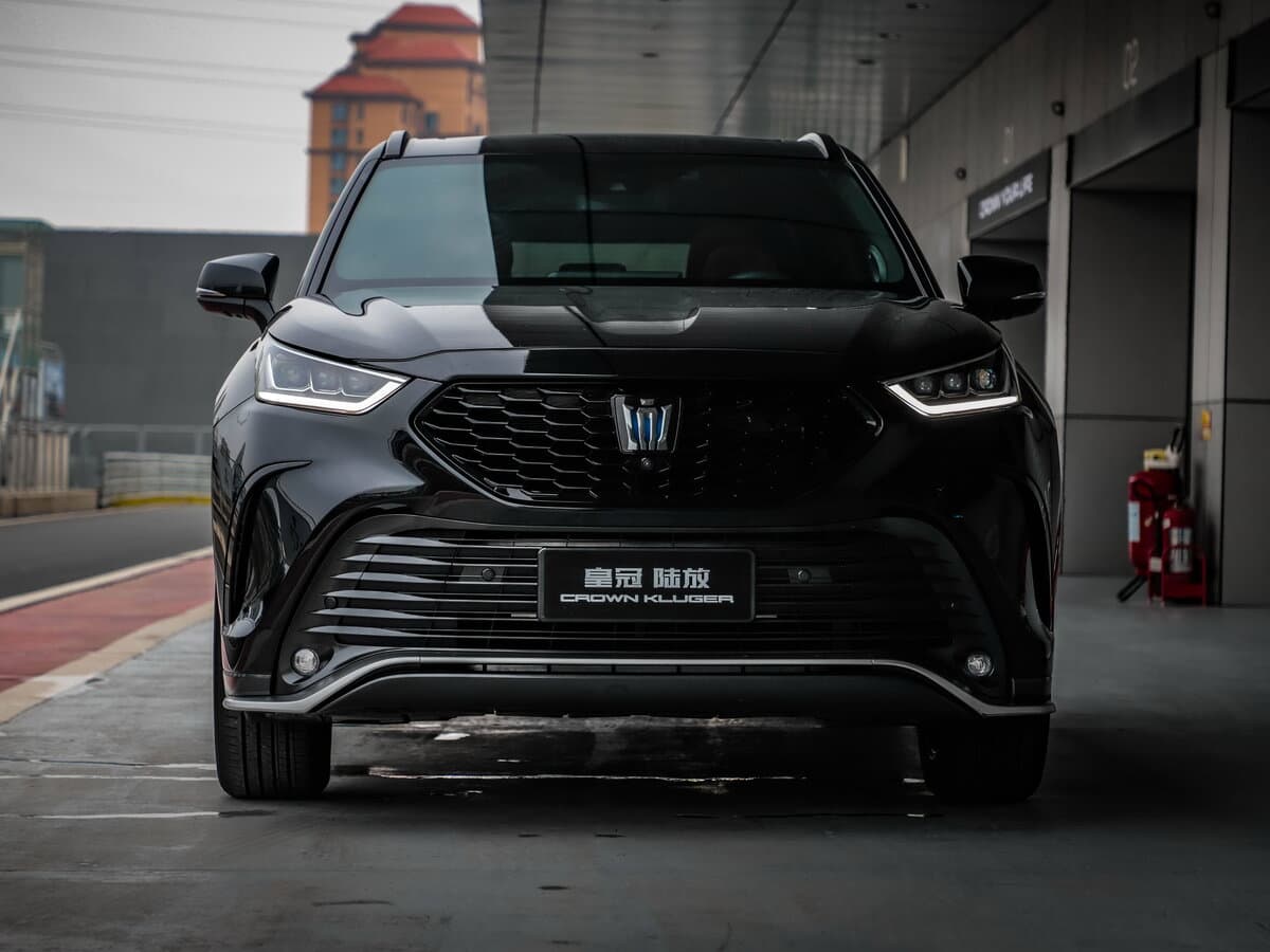 Toyota Crown Kluger 2021 – indiyədək — Öndən