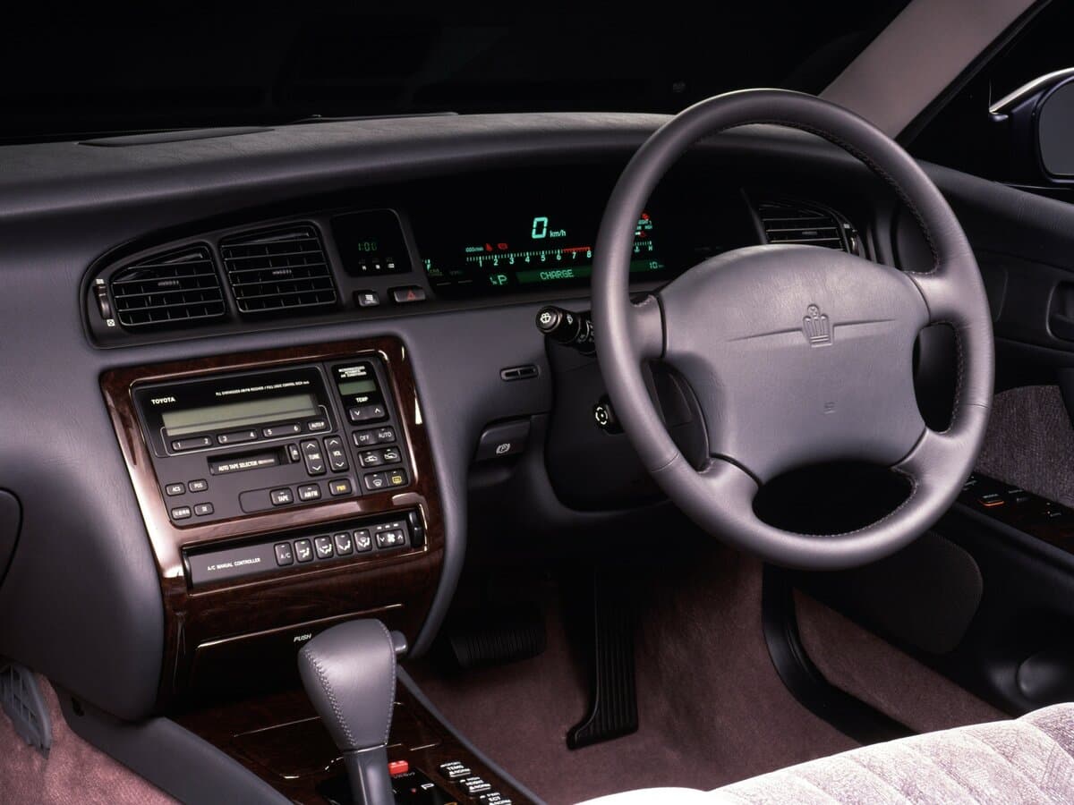 Toyota Crown Majesta I (S140) — Sükan