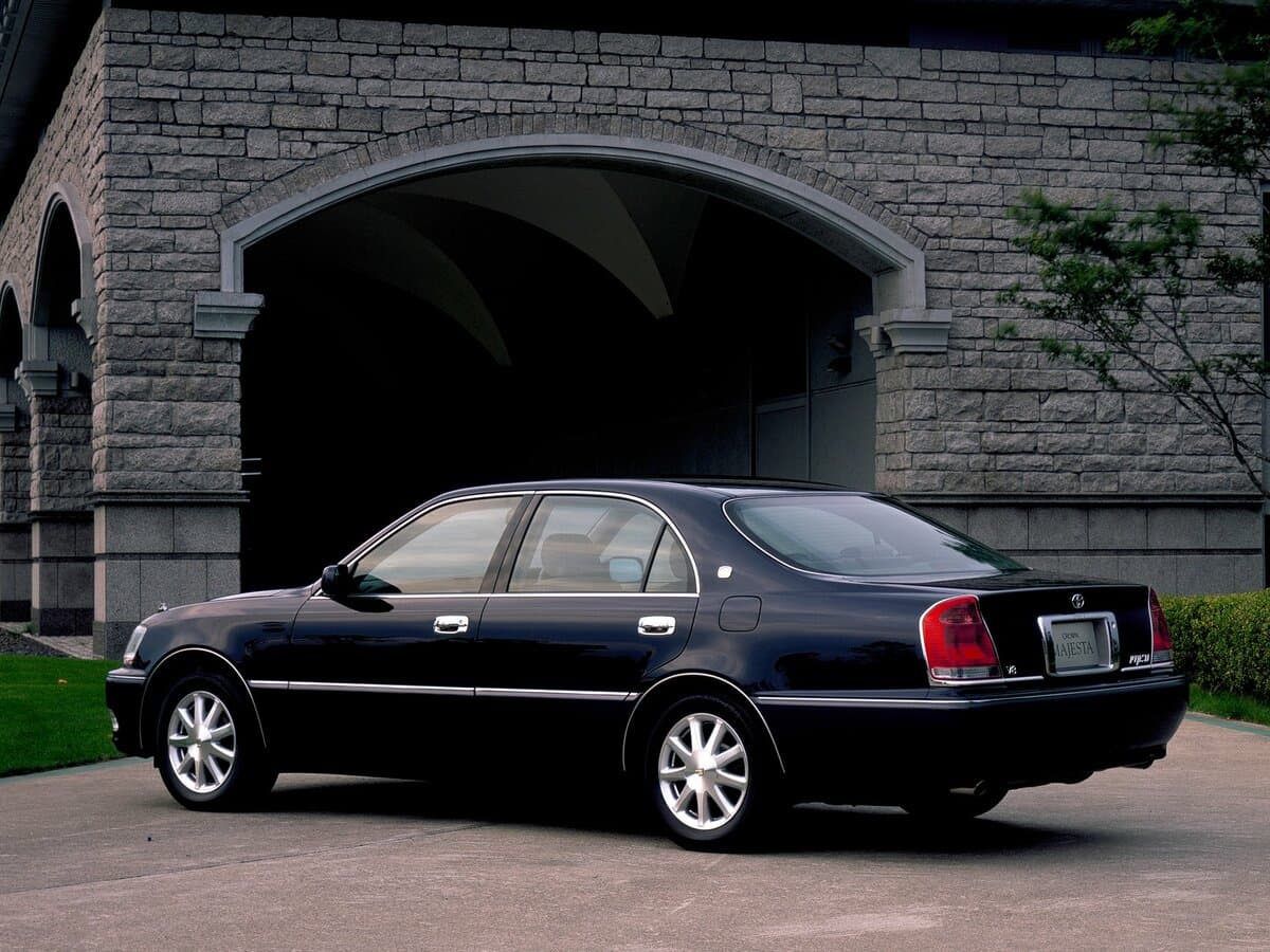 Toyota Crown Majesta III (S170) — 3/4 arxadan