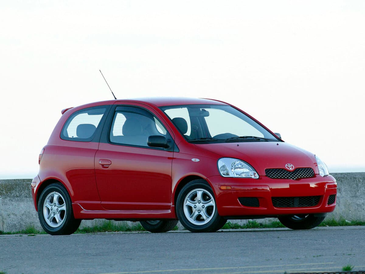 Toyota Echo 1999 – 2005 — Əsas şəkil