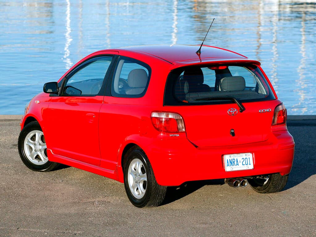 Toyota Echo 1999 – 2005 — 3/4 arxadan