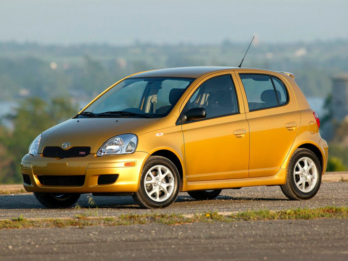 Toyota Echo 1999 – 2005 — Əsas şəkil