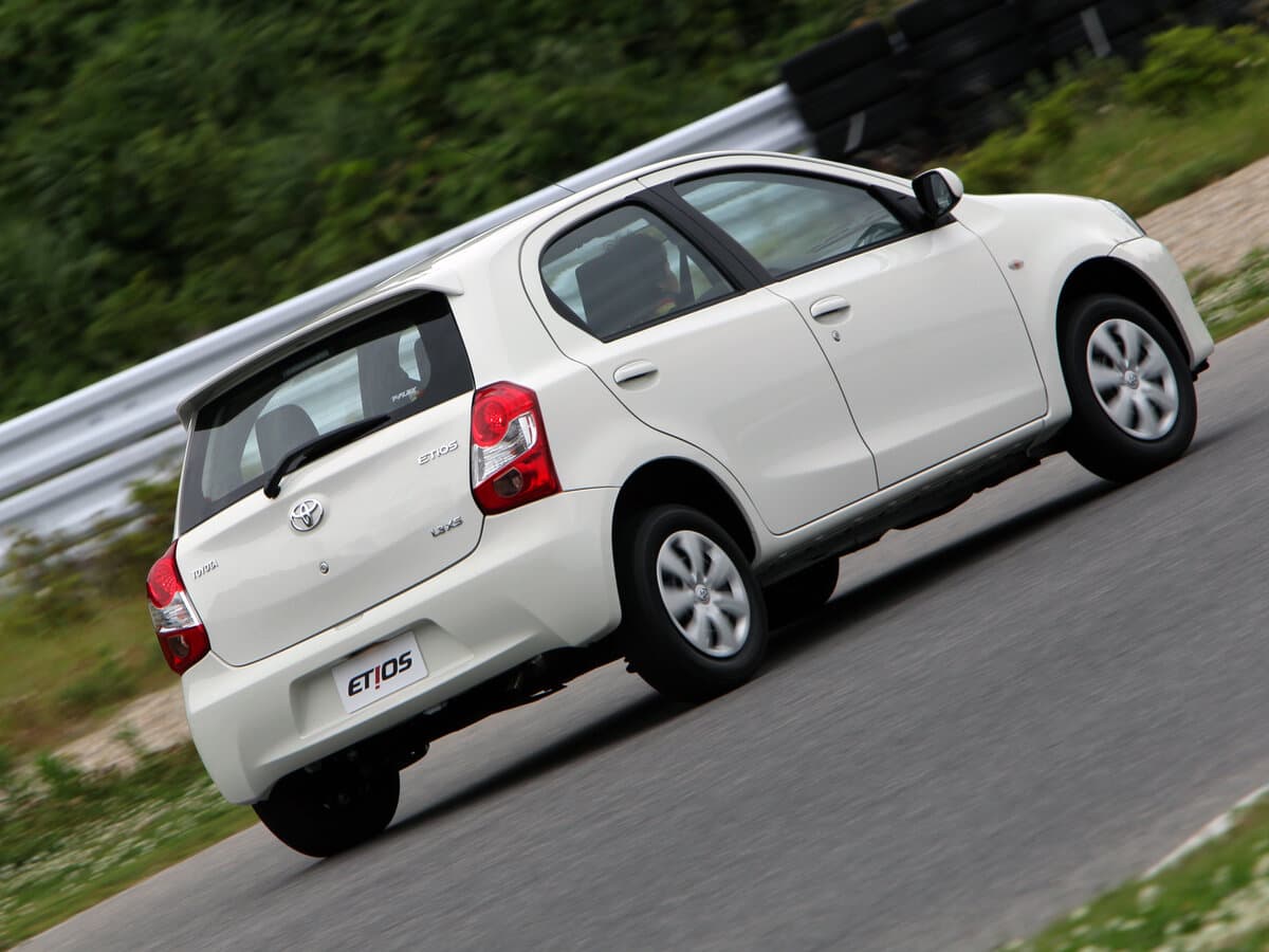 Toyota Etios I — 3/4 arxadan