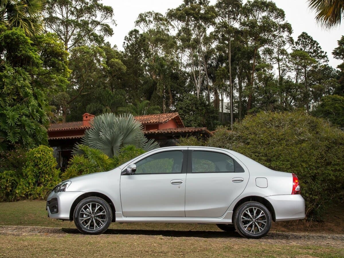 Toyota Etios I Restayling — Yandan