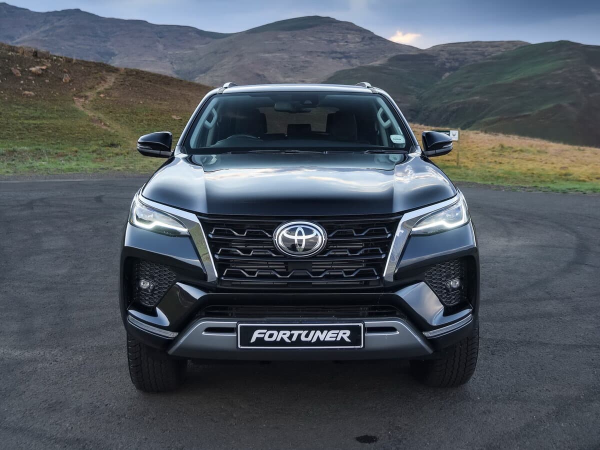 Toyota Fortuner II Restayling — Öndən