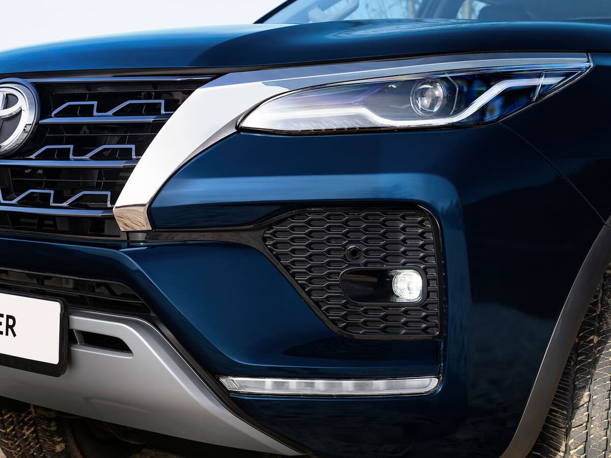 Toyota Fortuner II Restayling — Fara