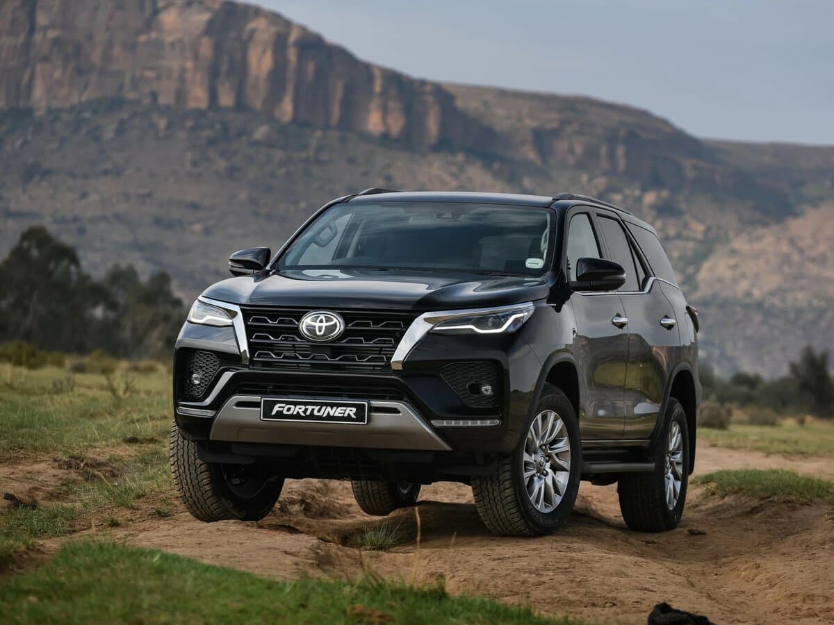 Toyota Fortuner II Restayling — Əsas şəkil