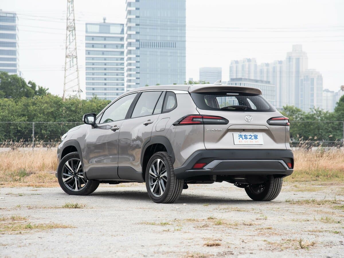 Toyota Frontlander I Restayling — 3/4 arxadan
