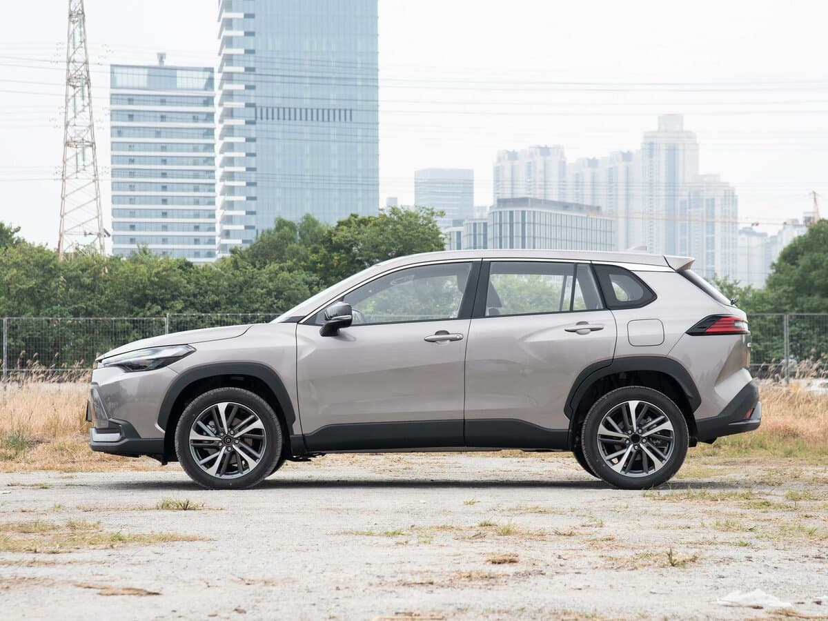 Toyota Frontlander I Restayling — Yandan