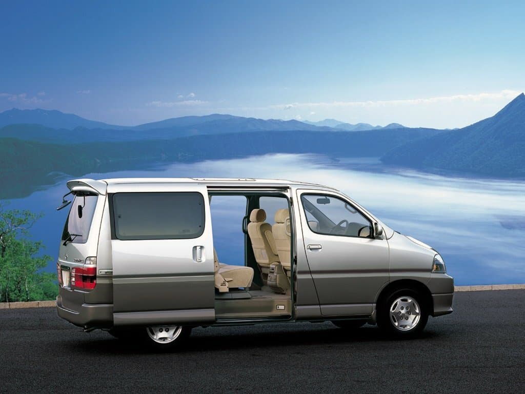 Toyota Grand HiAce I — Yandan