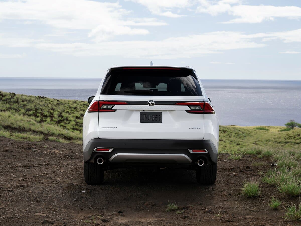 Toyota Grand Highlander 2023 – indiyədək — Arxadan