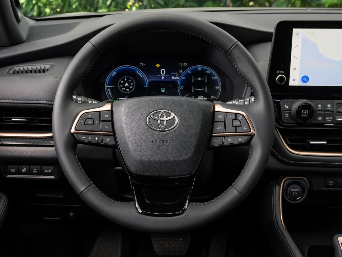 Toyota Grand Highlander 2023 – indiyədək — Sükan