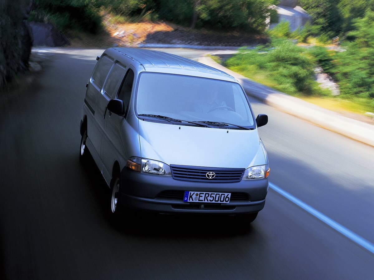 Toyota HiAce XH10 — Öndən