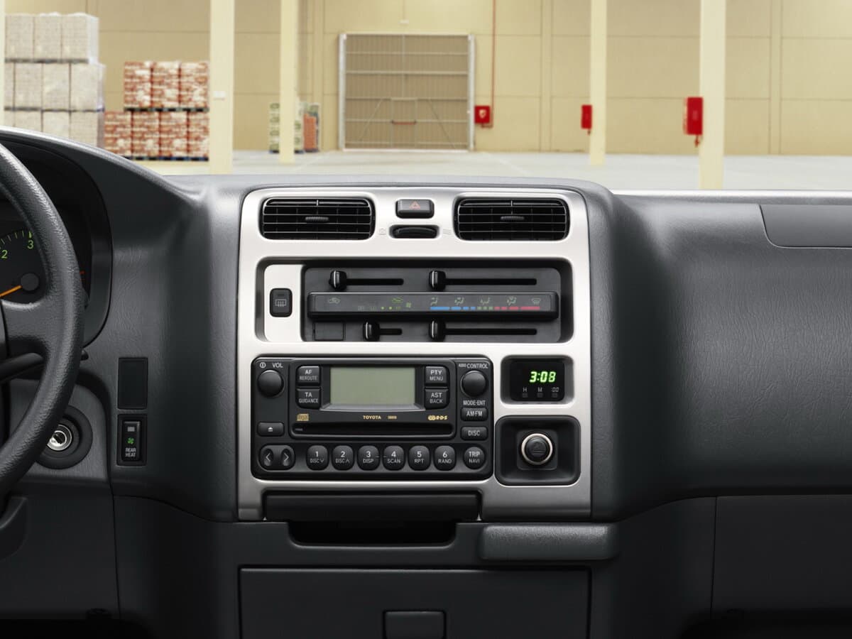 Toyota HiAce XH10 Restayling — Salon, öndən