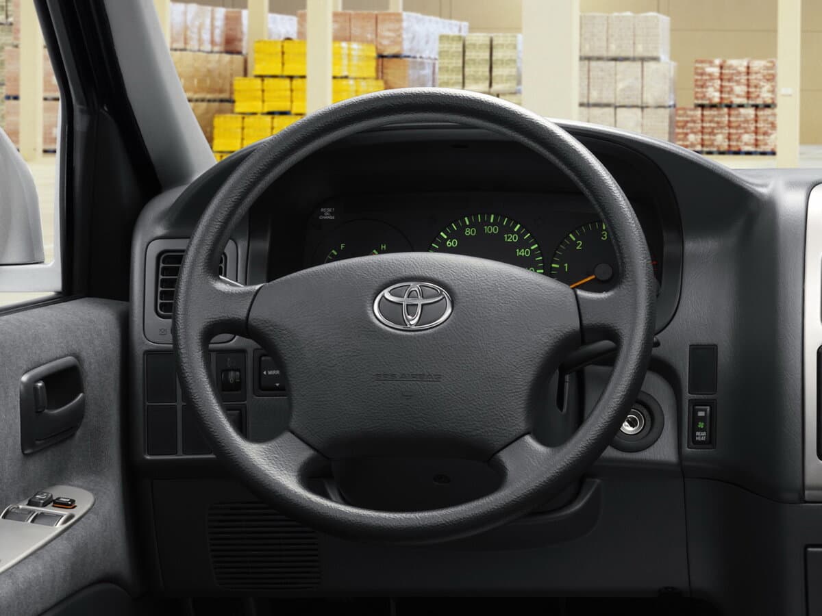 Toyota HiAce XH10 Restayling — Sükan