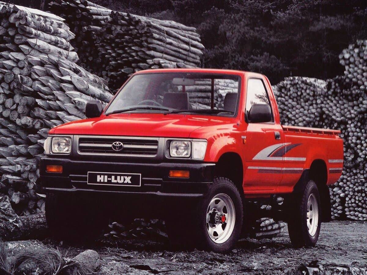 Toyota Hilux V — Əsas şəkil