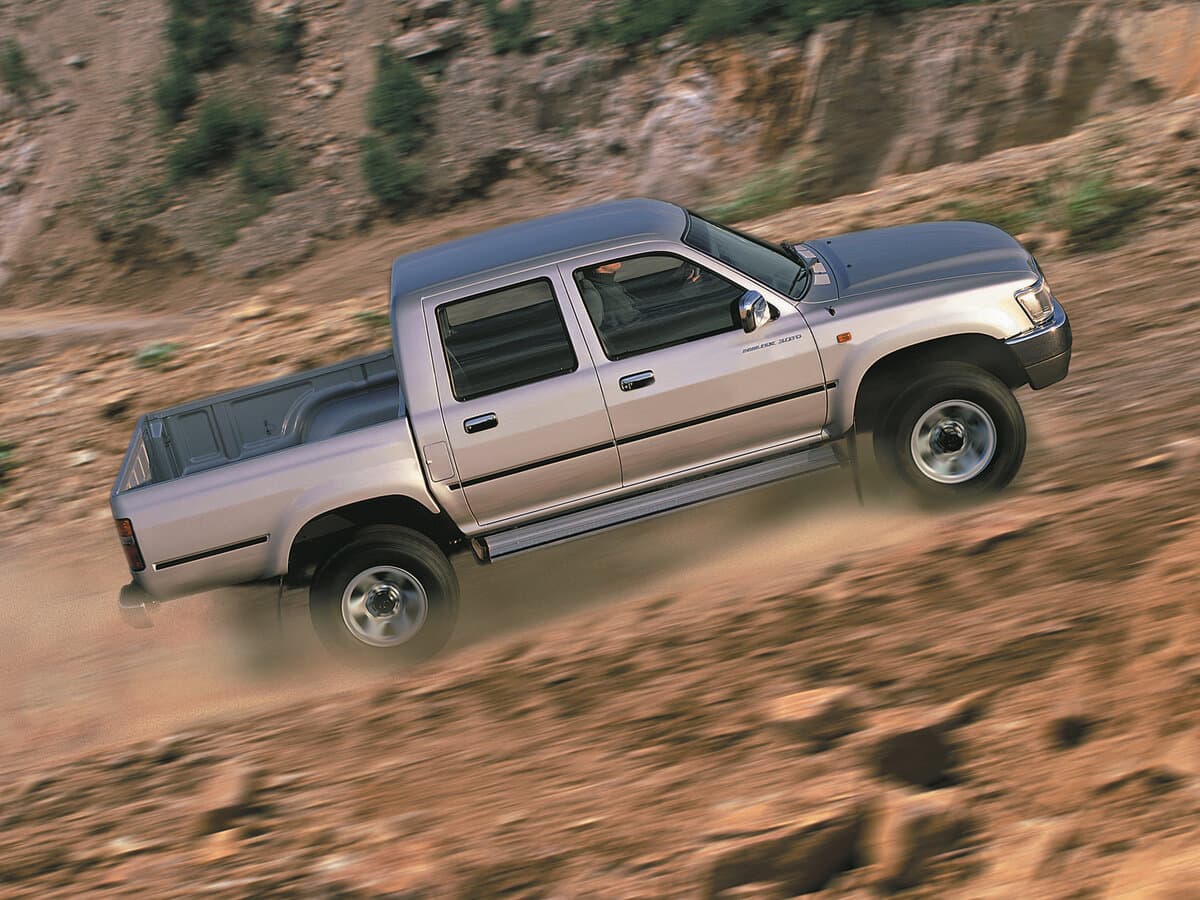 Toyota Hilux VI Restayling — Yandan