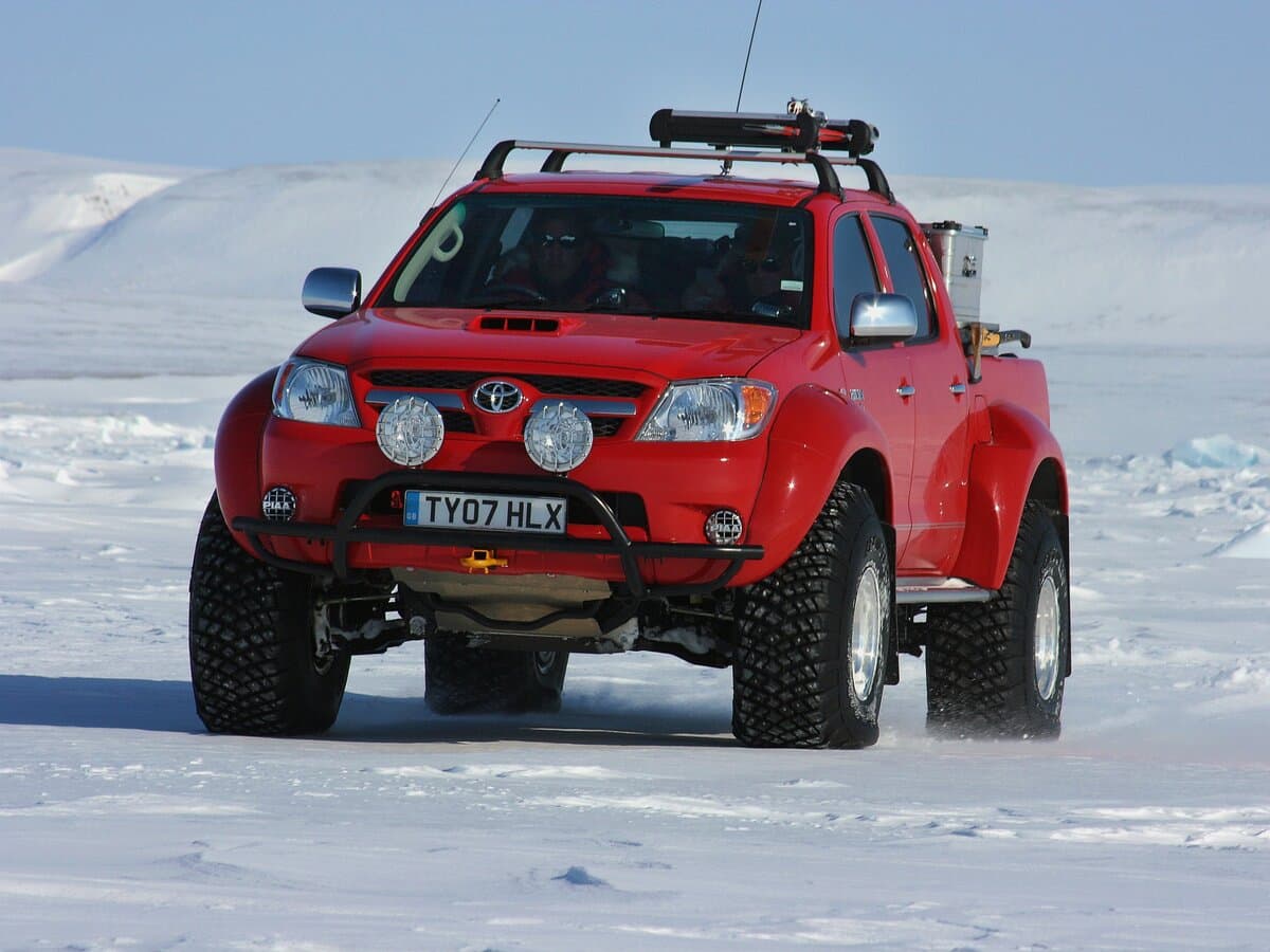 Toyota Hilux VII — Öndən