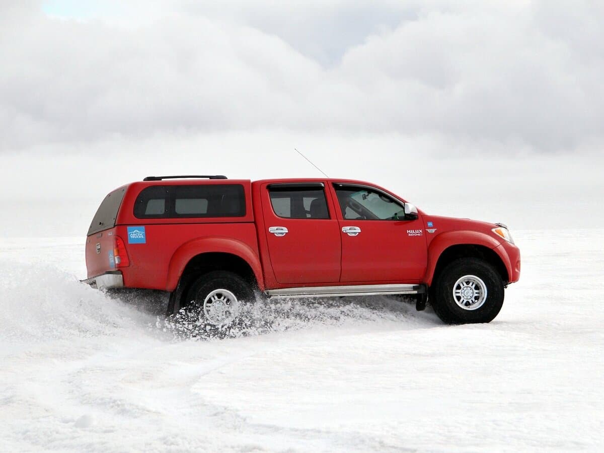 Toyota Hilux VII — Yandan