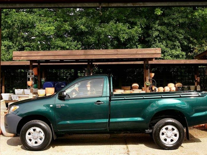 Toyota Hilux VII — Yandan