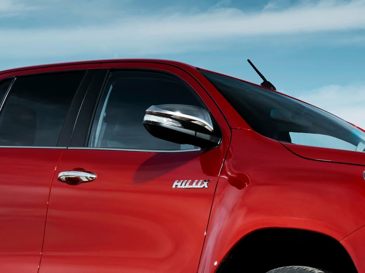 Toyota Hilux VIII — Yan güzgü