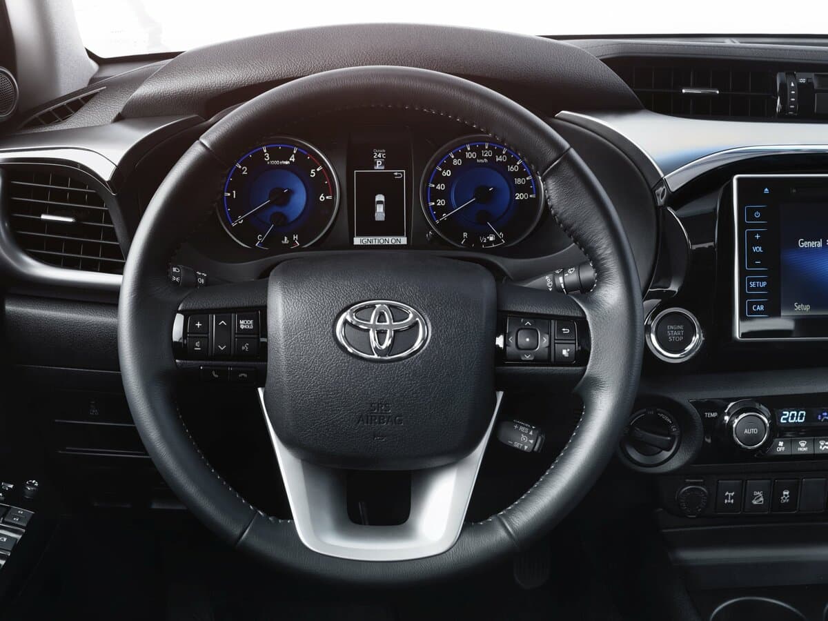 Toyota Hilux VIII — Sükan