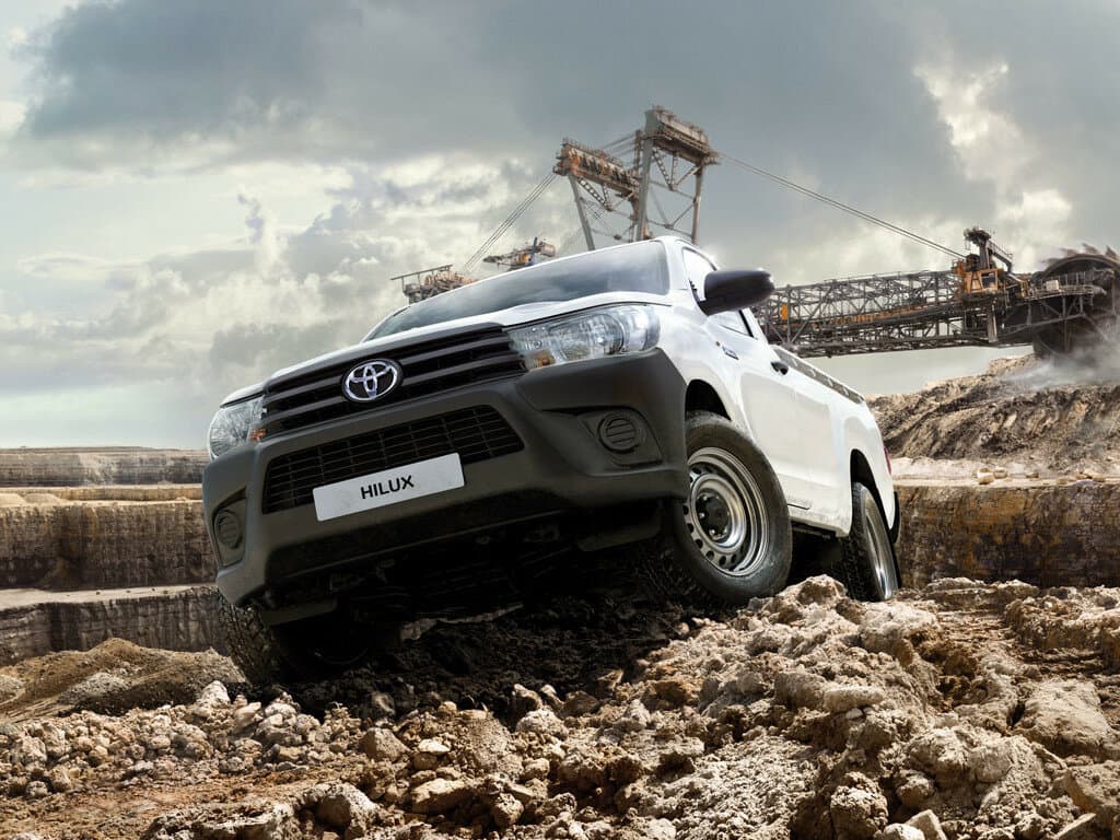 Toyota Hilux VIII — Öndən