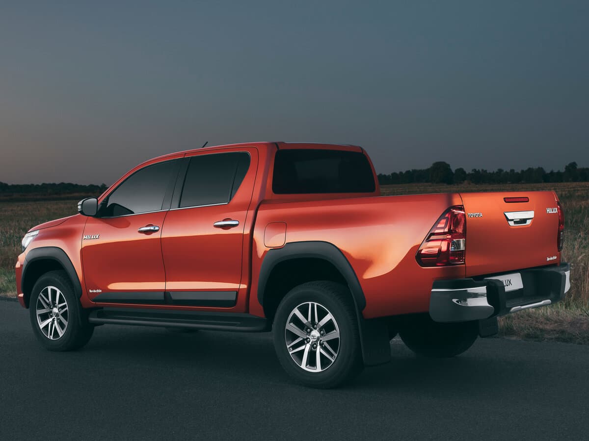 Toyota Hilux VIII Restayling — 3/4 arxadan