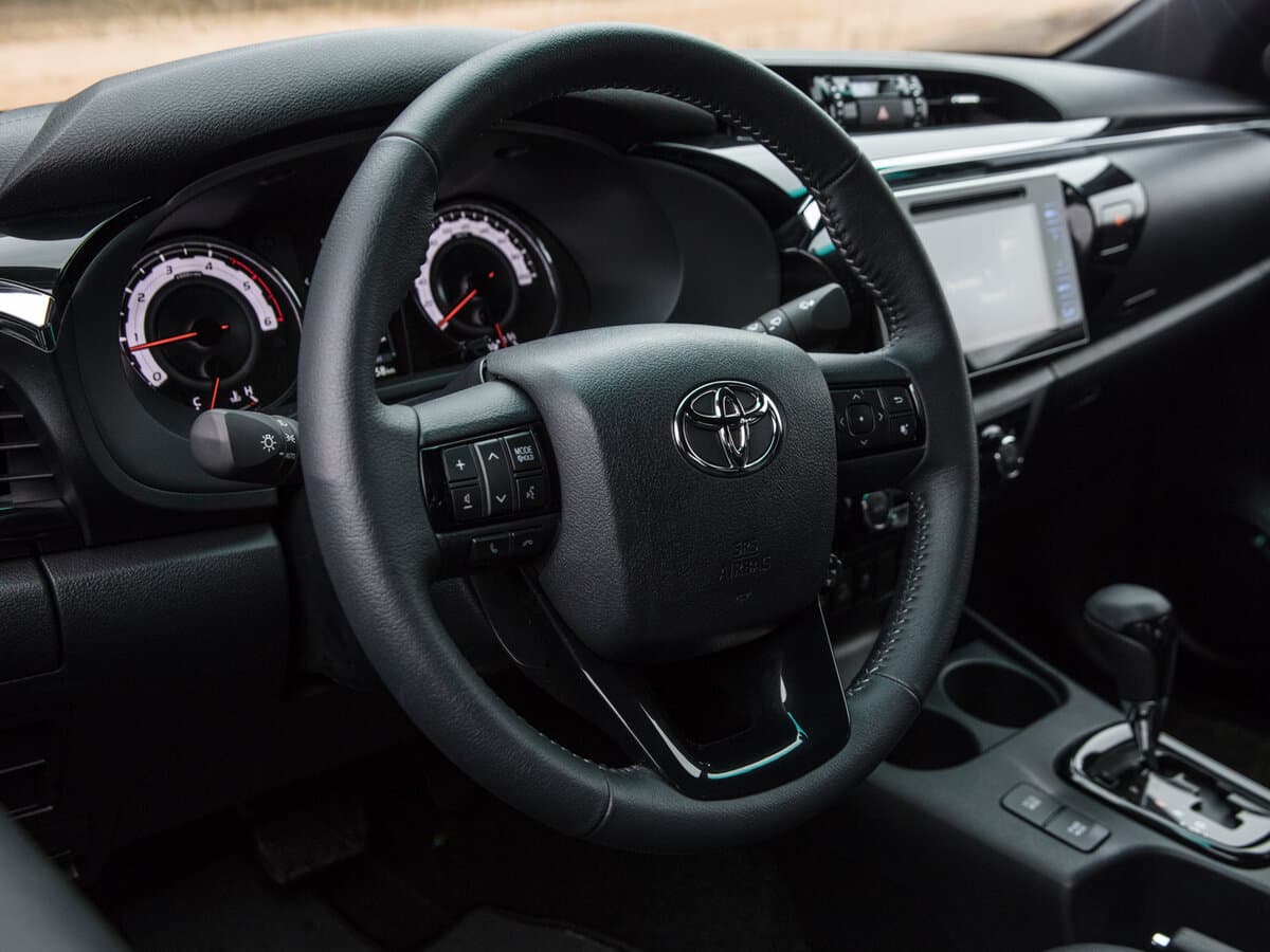 Toyota Hilux VIII Restayling — Sükan