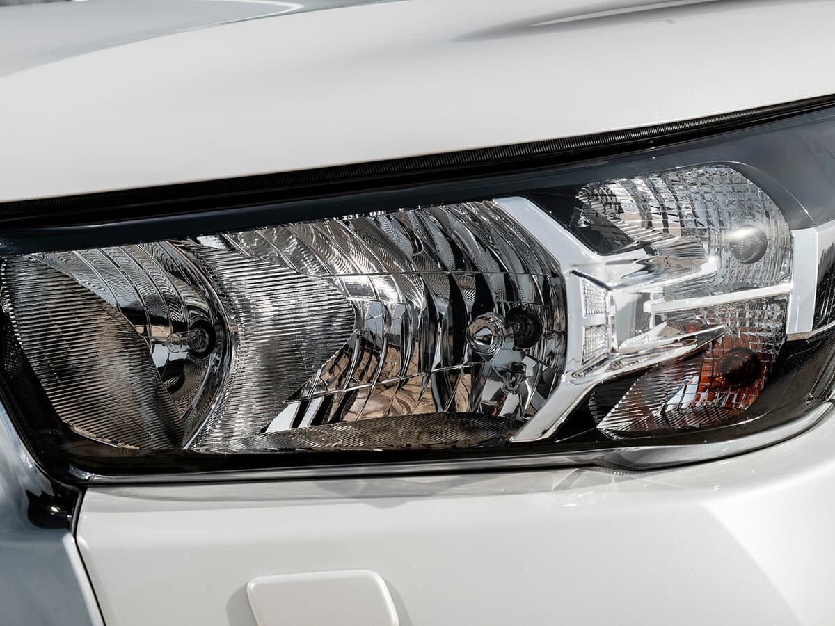 Toyota Hilux VIII Restayling 2 — Fara