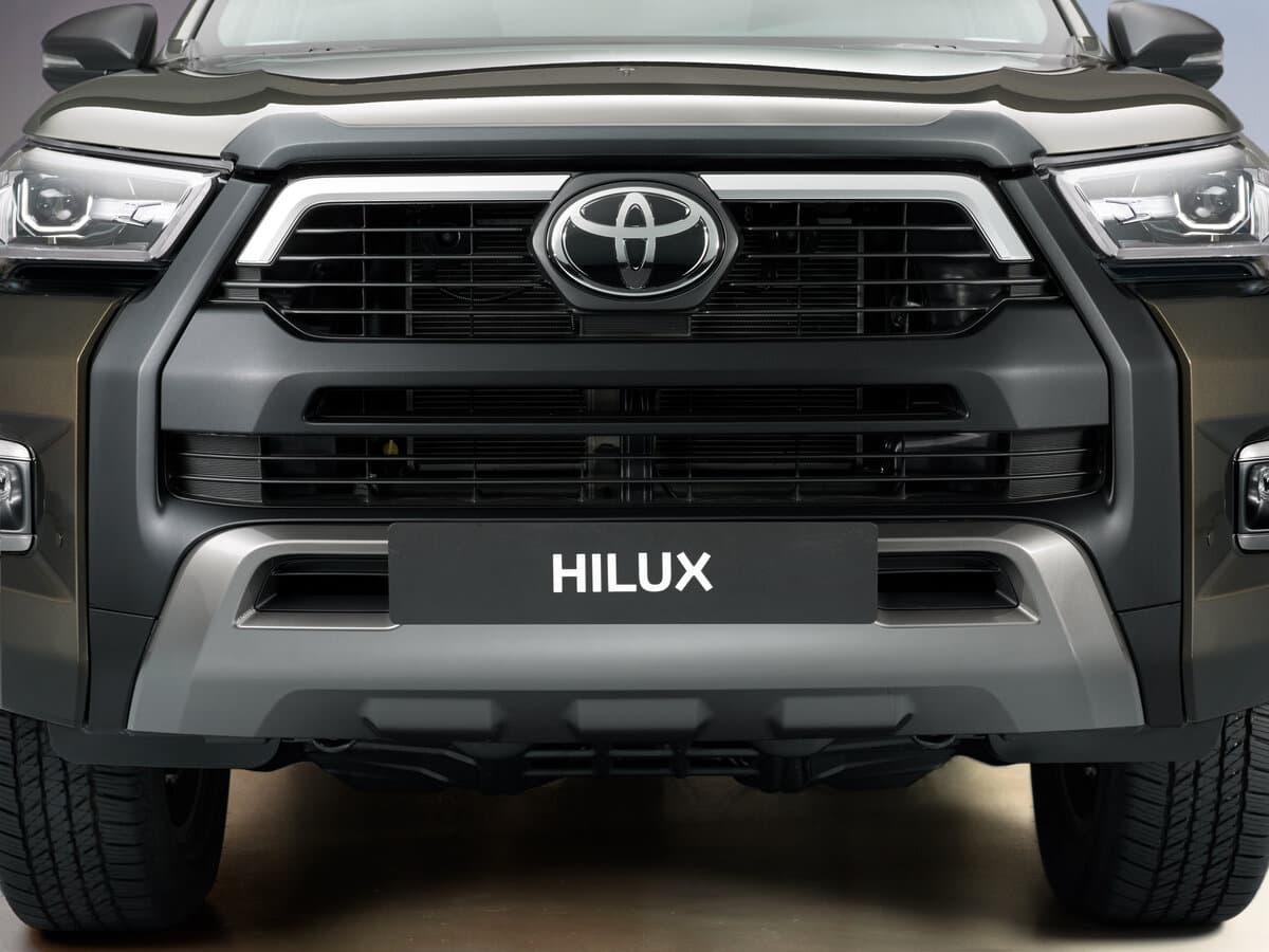 Toyota Hilux VIII Restayling 2 — Salon, arxadan