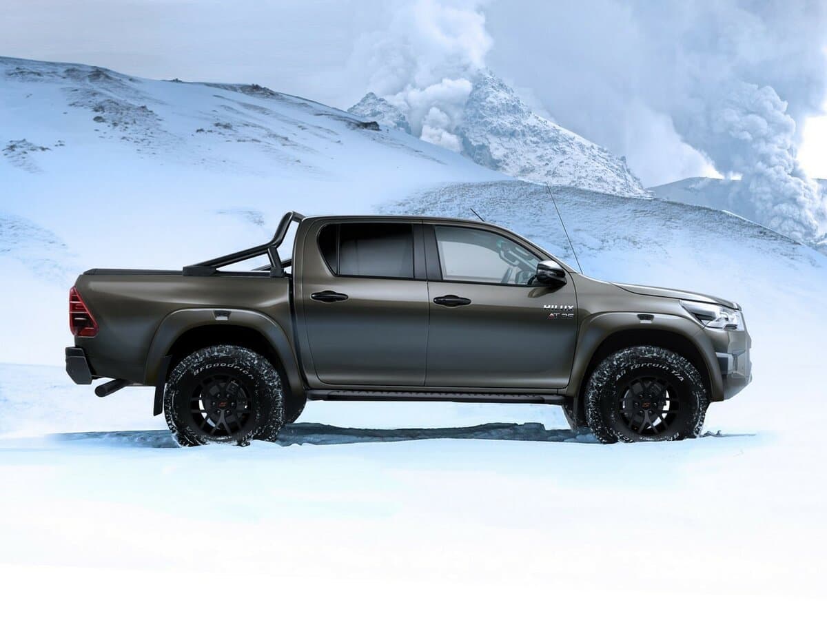 Toyota Hilux VIII Restayling 2 — Yandan