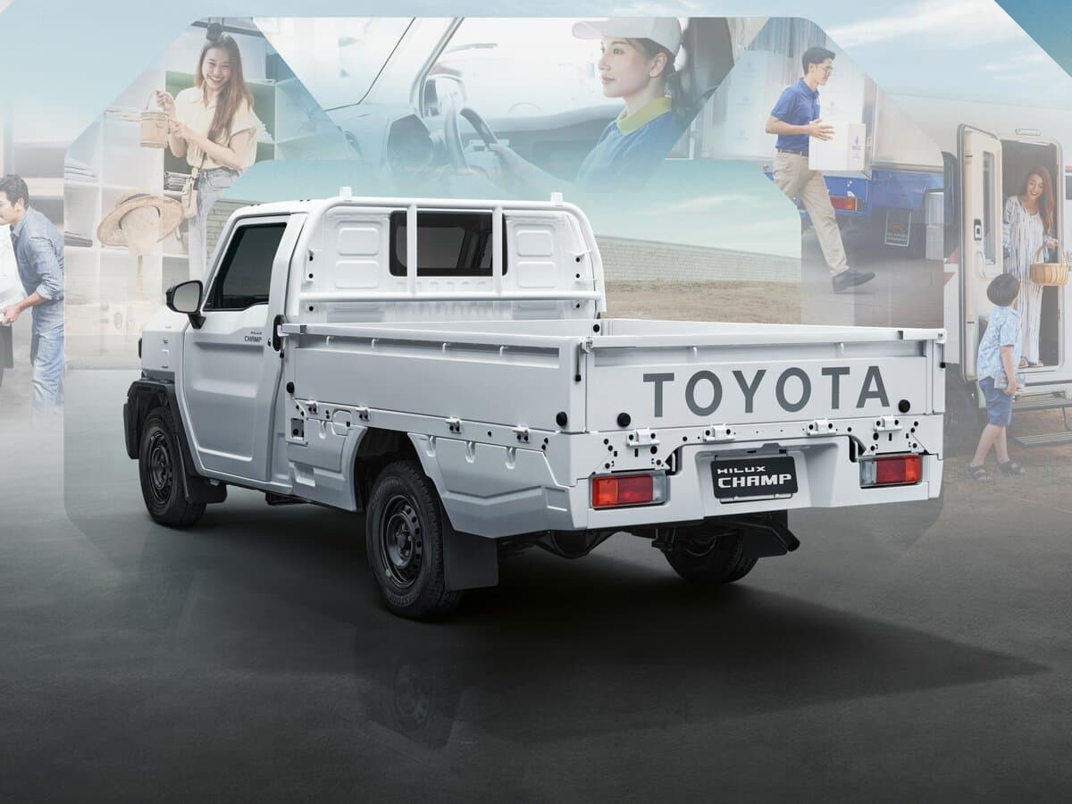 Toyota Hilux Champ 2023 – indiyədək — 3/4 arxadan
