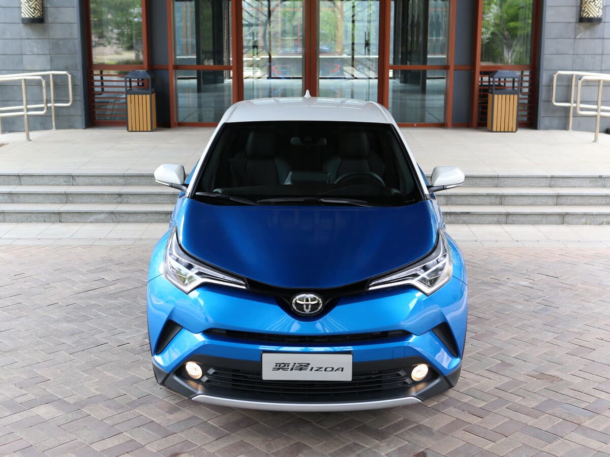 Toyota Izoa I — Öndən