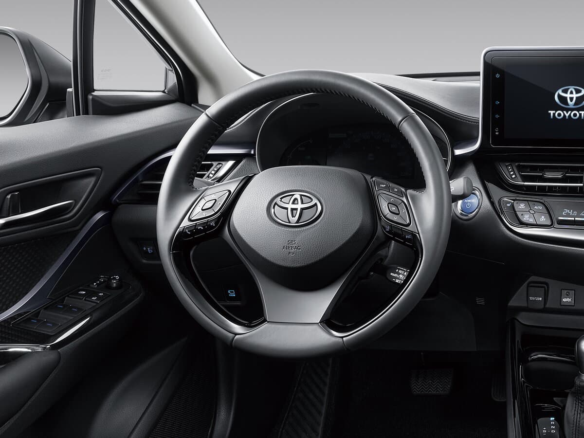 Toyota Izoa I Restayling — Sükan