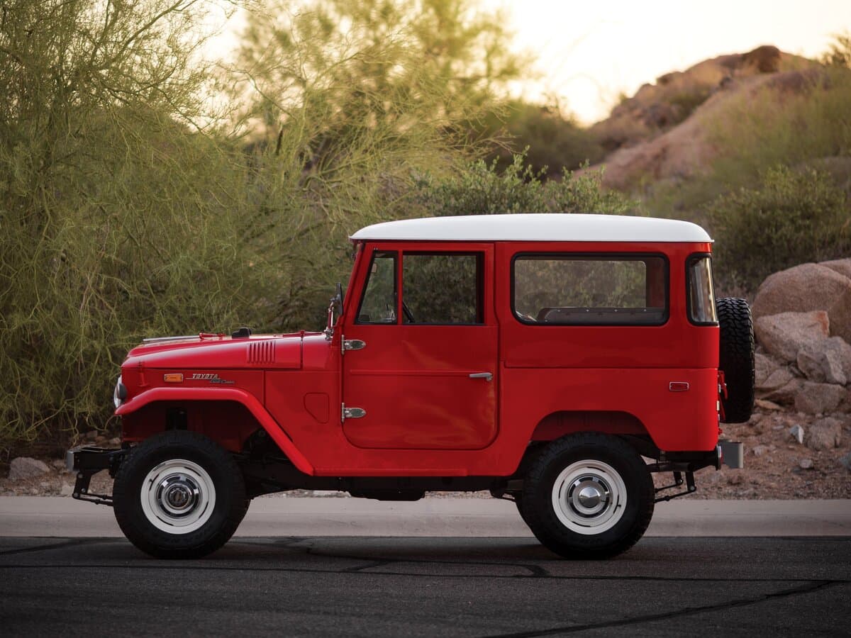 Toyota Land Cruiser 40 Series — Yandan
