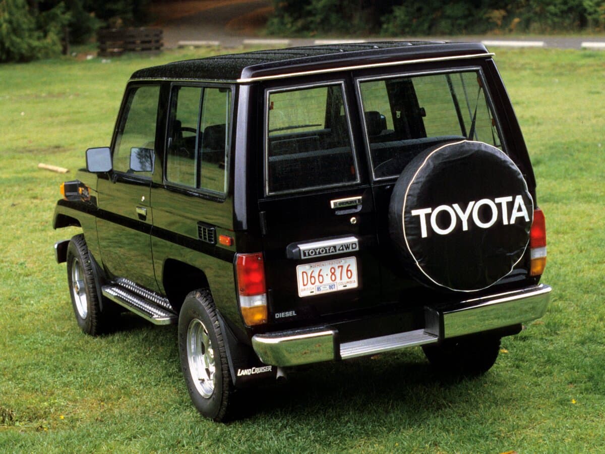 Toyota Land Cruiser 70 Series — 3/4 arxadan