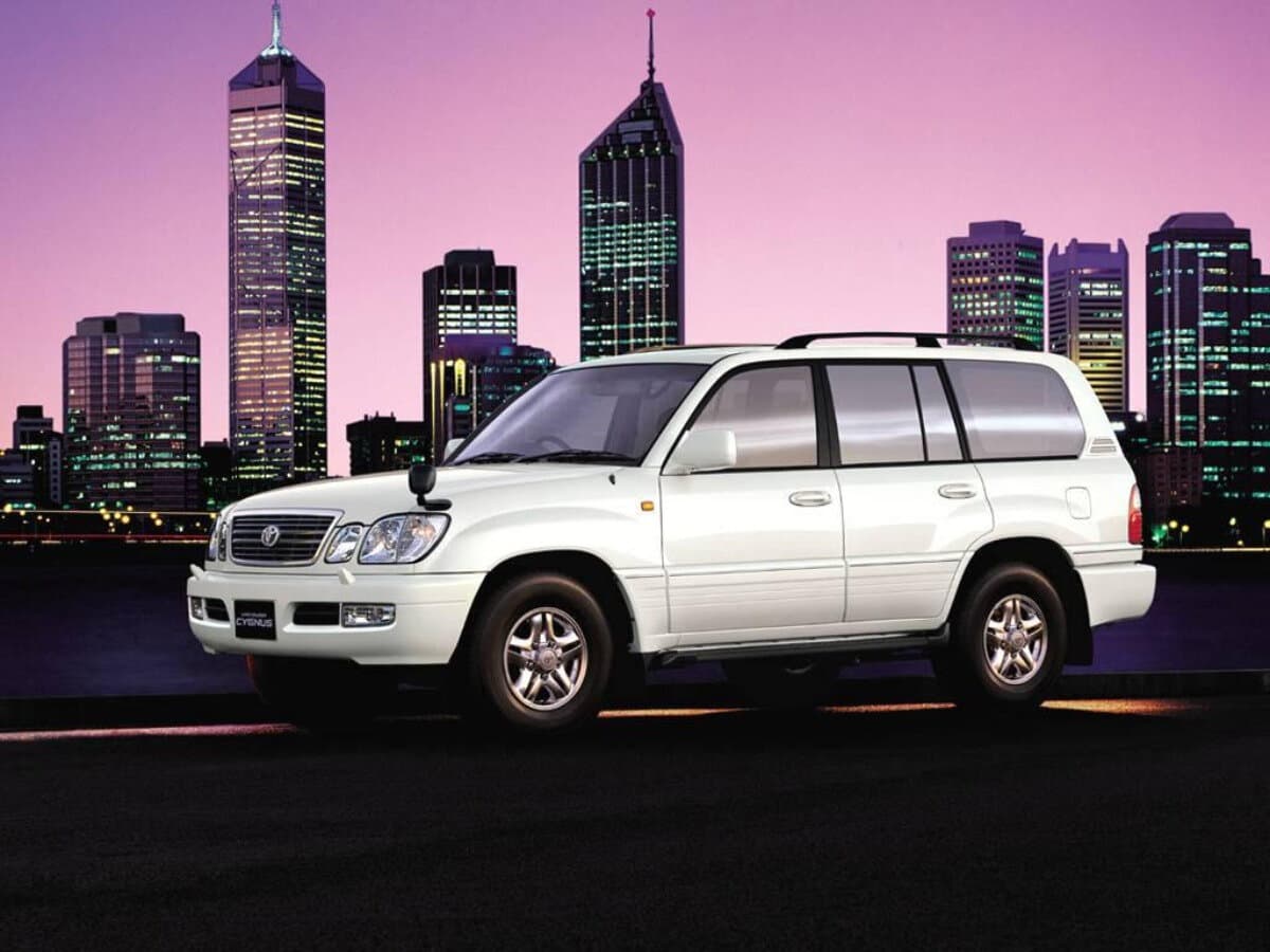 Toyota Land Cruiser 100 Series — Yandan